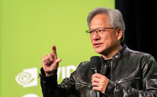 推理时代加速到来;黄仁勋释放万亿级信号;英伟达布局新型芯片与安全生态。 IT技术 推理时代加速到来;黄仁勋释放万亿级信号;英伟达布局新型芯片与安全生态。 IT技术