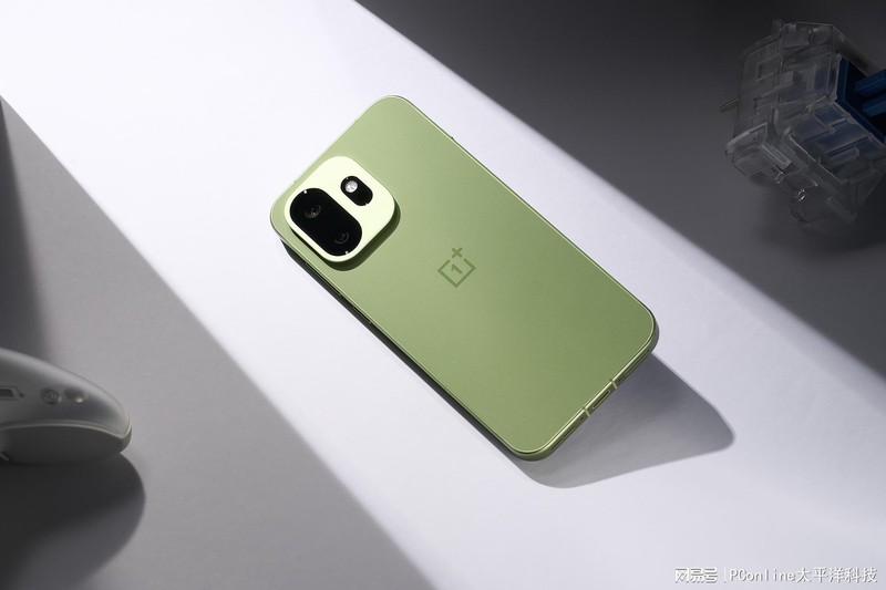  告别电量焦虑与笨重感：一加15T带你重回轻盈自在的科技生活 情感心理