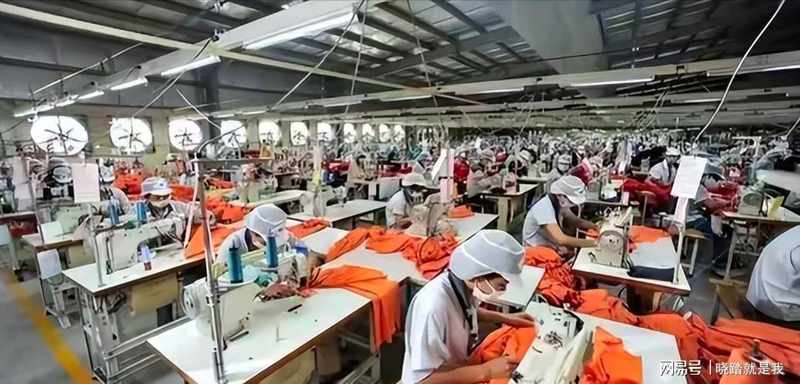  当一个邻居突然热情敲门：越南如何在两个大国之间走钢丝 新闻