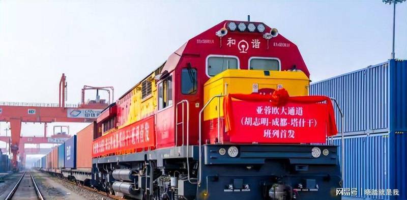  当一个邻居突然热情敲门：越南如何在两个大国之间走钢丝 新闻