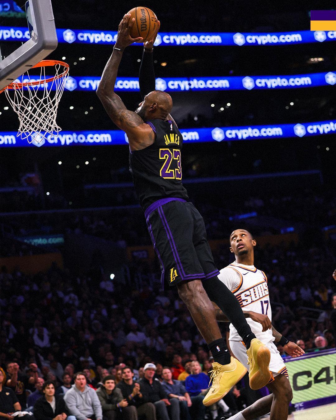  詹姆斯39岁创NBA历史第一神迹：25+10场次30次全记录的技术解析 体育新闻