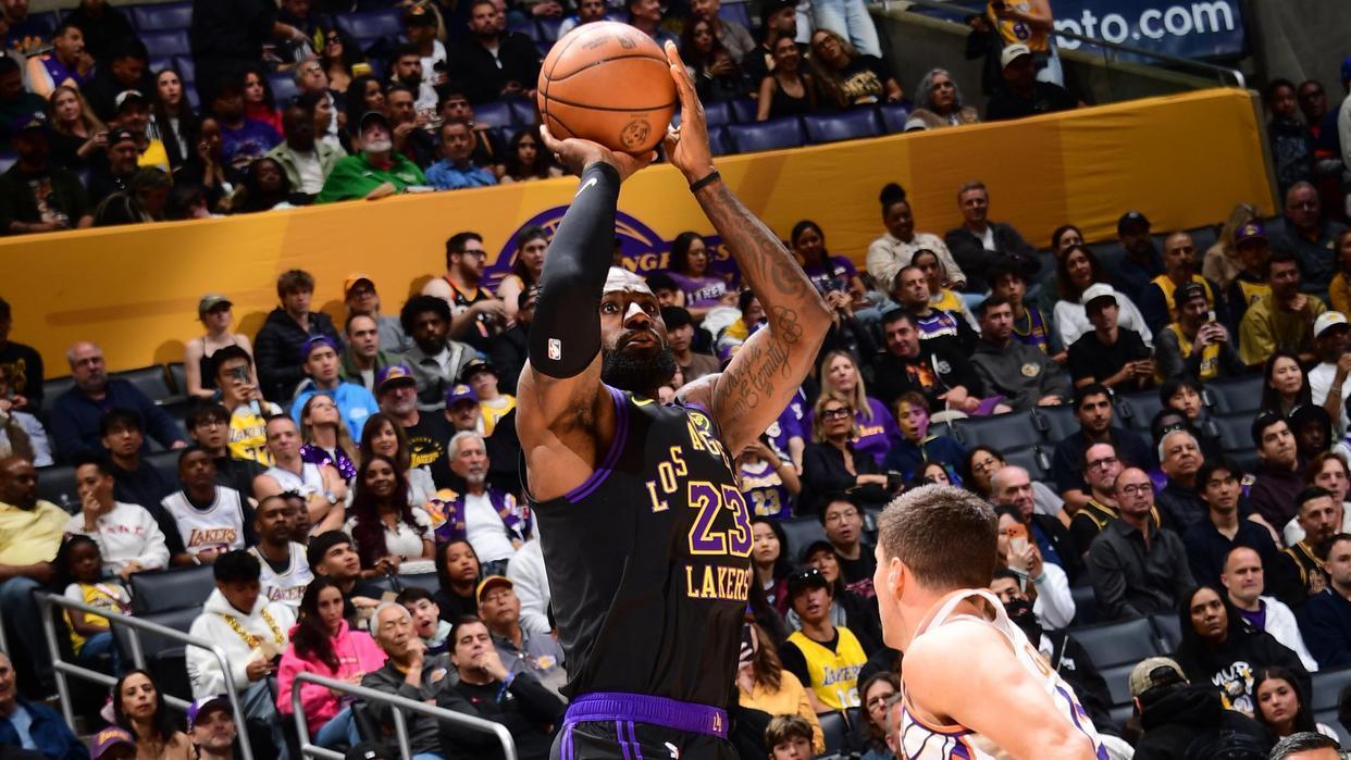  詹姆斯39岁创NBA历史第一神迹：25+10场次30次全记录的技术解析 体育新闻