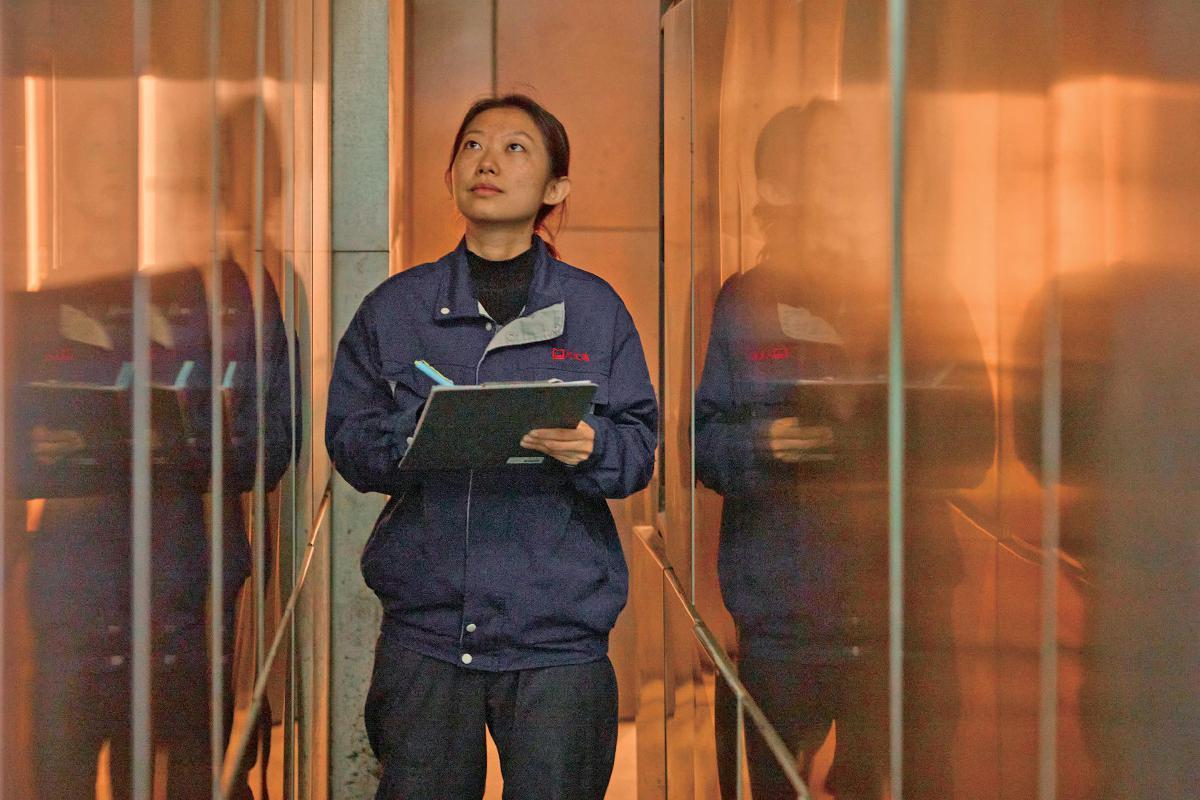  在所有人避之不及的地方，她们选择了坚守：五位女孩与生死之间的和解 情感心理