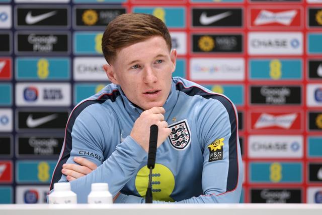  【战术洞察】从边锋到后腰的战术蜕变：埃利奥特·安德森的六号位进化论 体育新闻