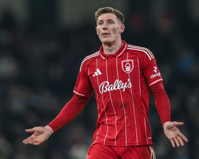  【战术洞察】从边锋到后腰的战术蜕变：埃利奥特·安德森的六号位进化论 体育新闻