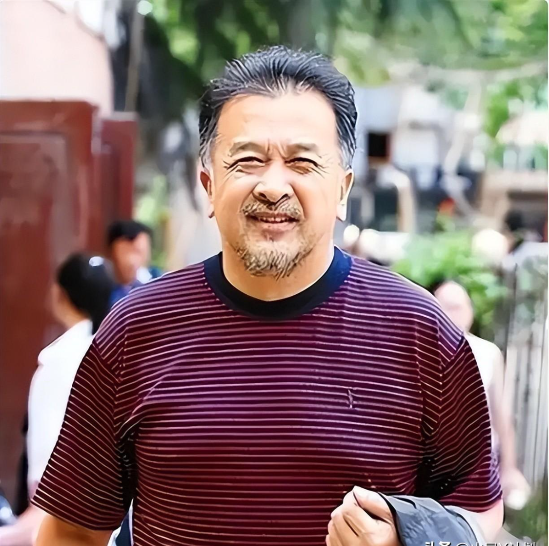  从春晚舞台到话剧幕后：一位表演艺术家的四十年人生坐标系 影视小说